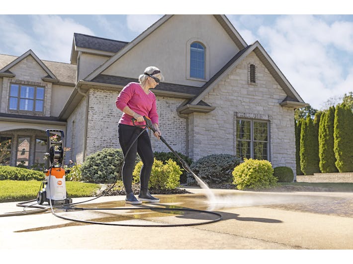 	Woman cleaning sidewalk with RE 100 PLUS Control
